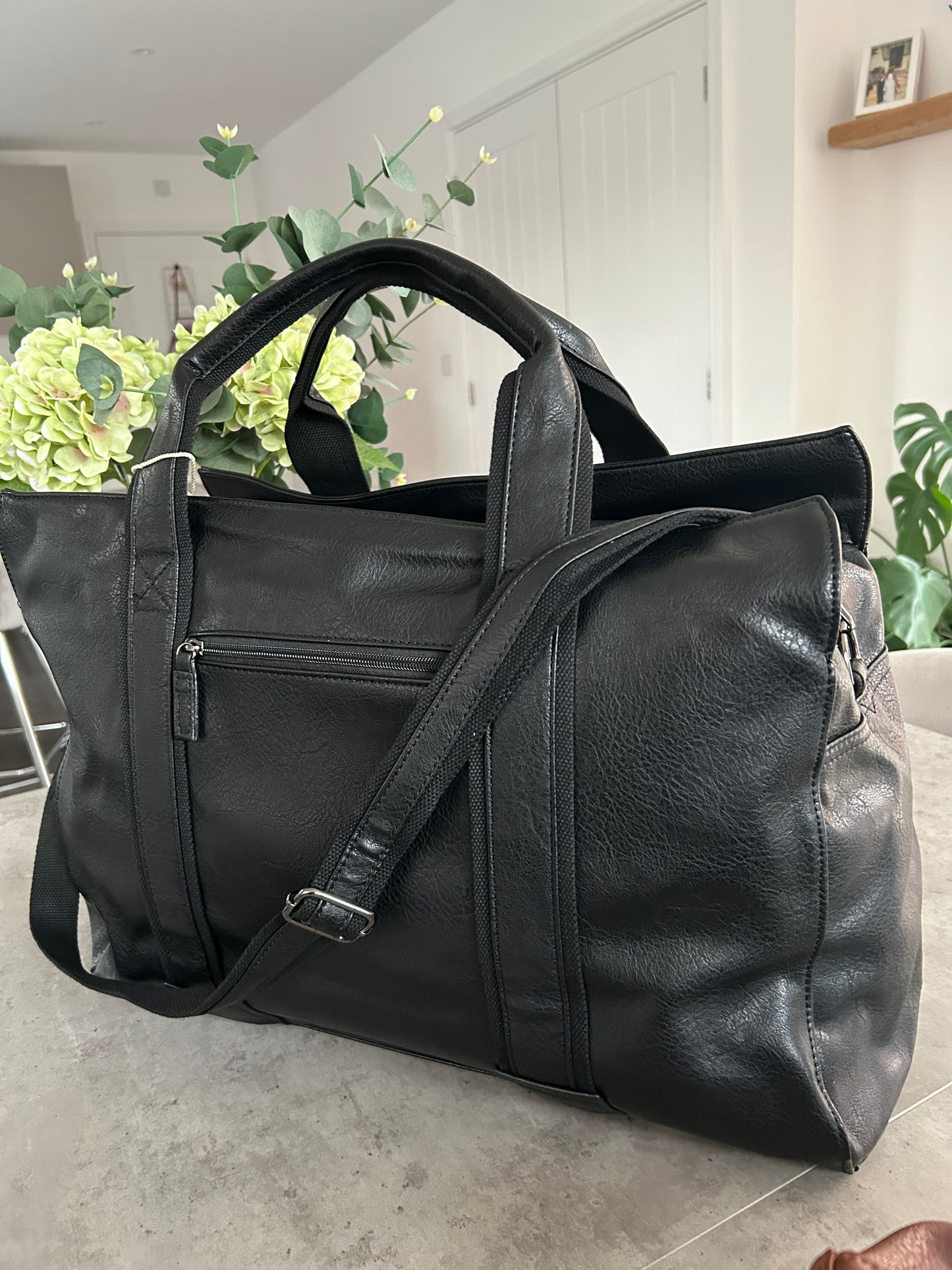 Brooklyn - Large Soft Leather-Look Holdall