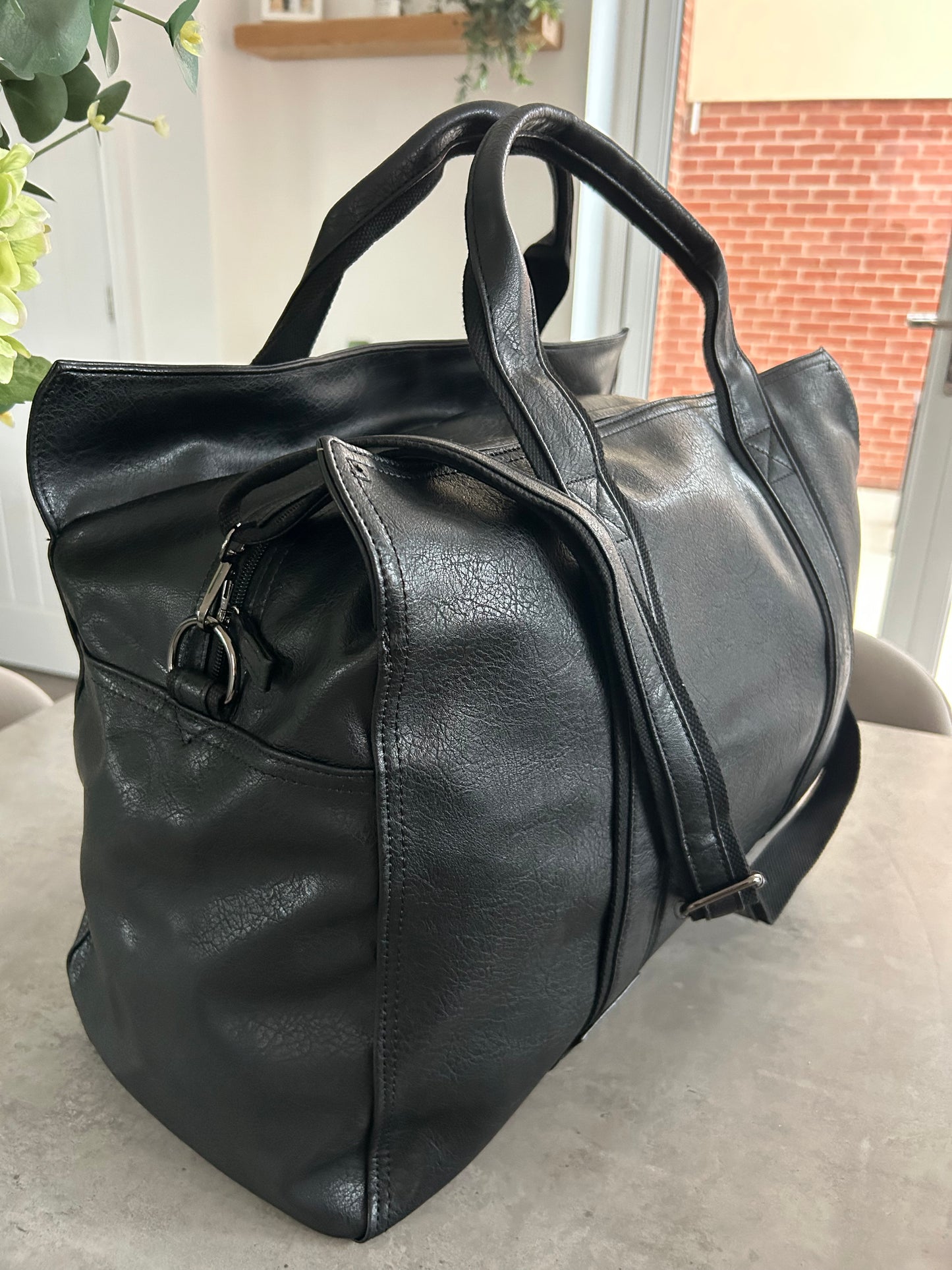 Brooklyn - Large Soft Leather-Look Holdall