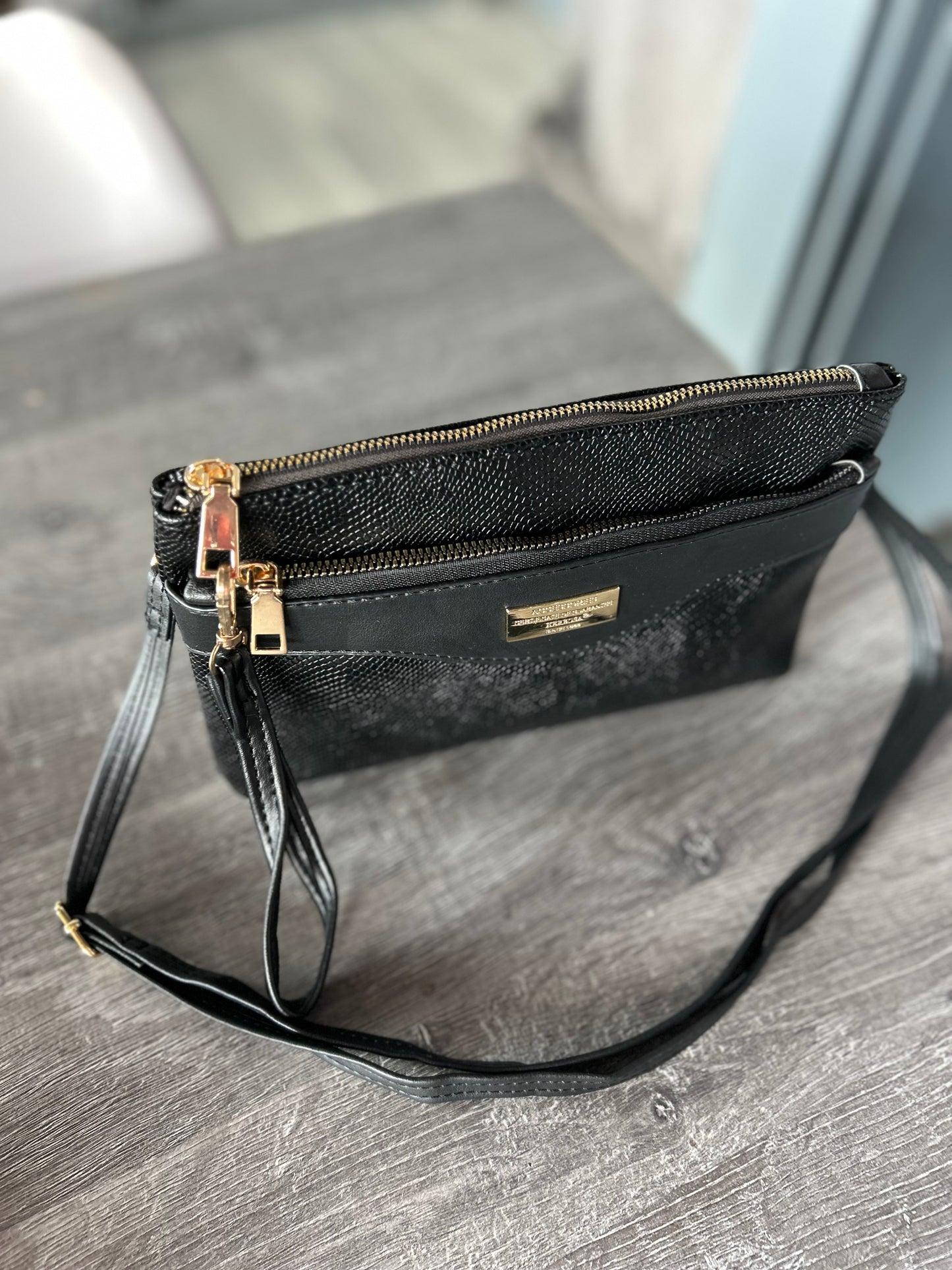 Zana - Faux Leather Small Snakeskin Effect Clutch / Crossbody Bag