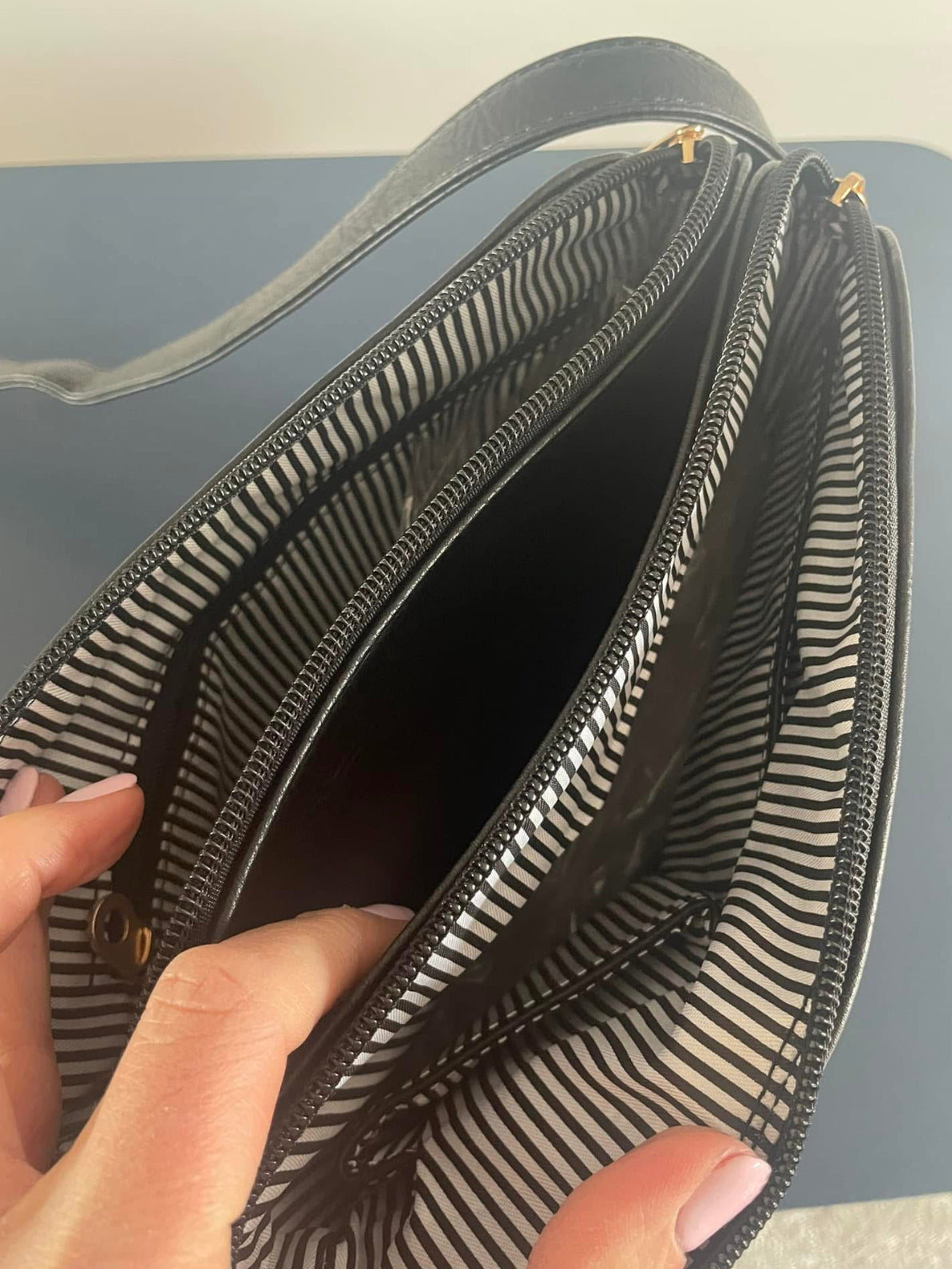 Annie - Slim crossbody bag