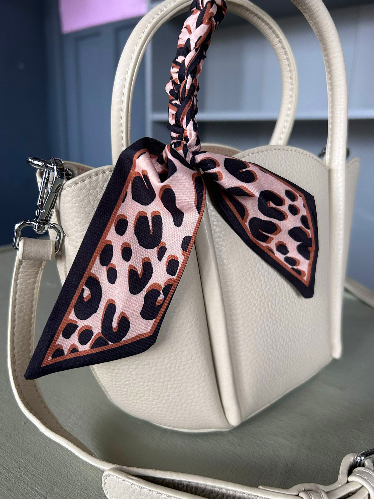 Betty - Small Grab Handle Bag With Insert