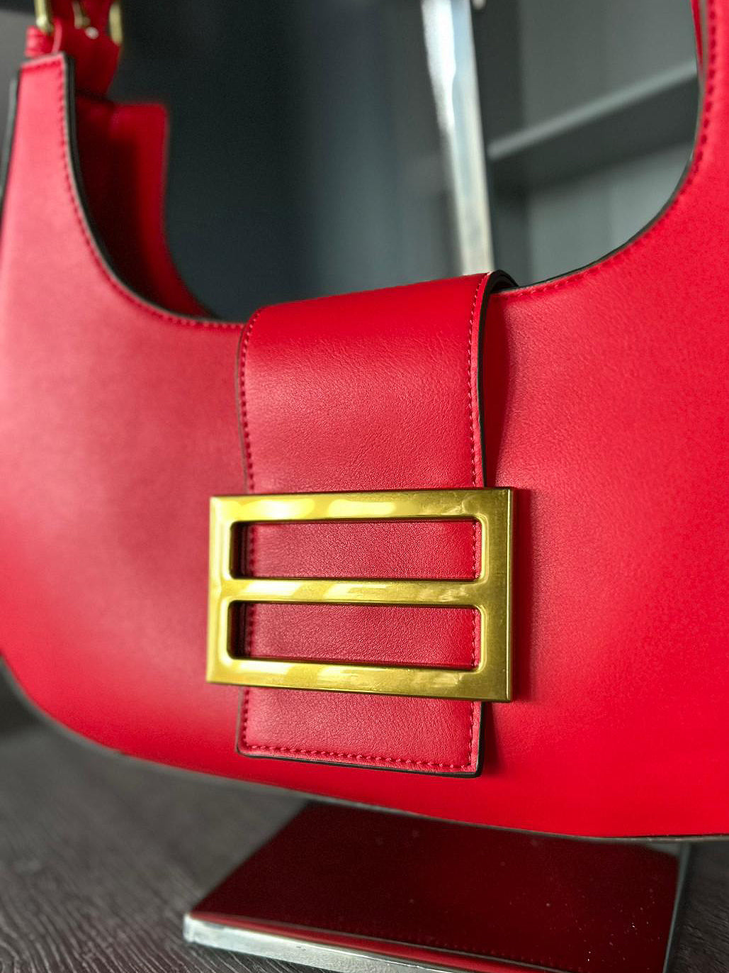 Farah - Shoulder bag with buckle