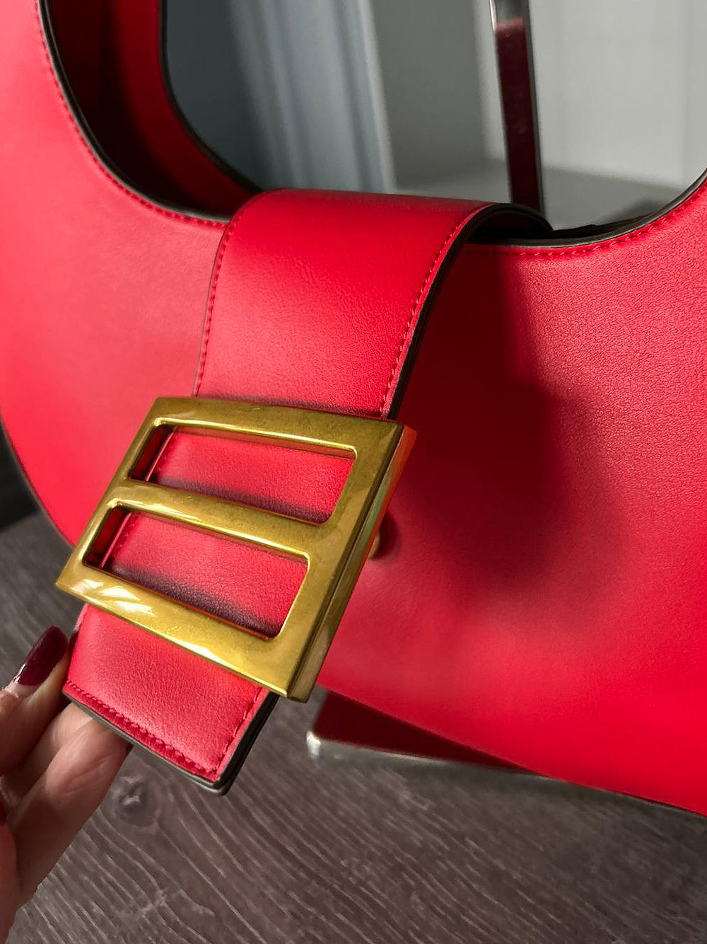 Farah - Shoulder bag with buckle