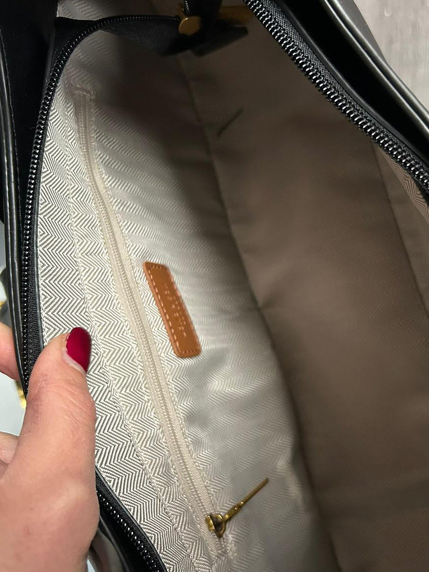 Farah - Shoulder bag with buckle