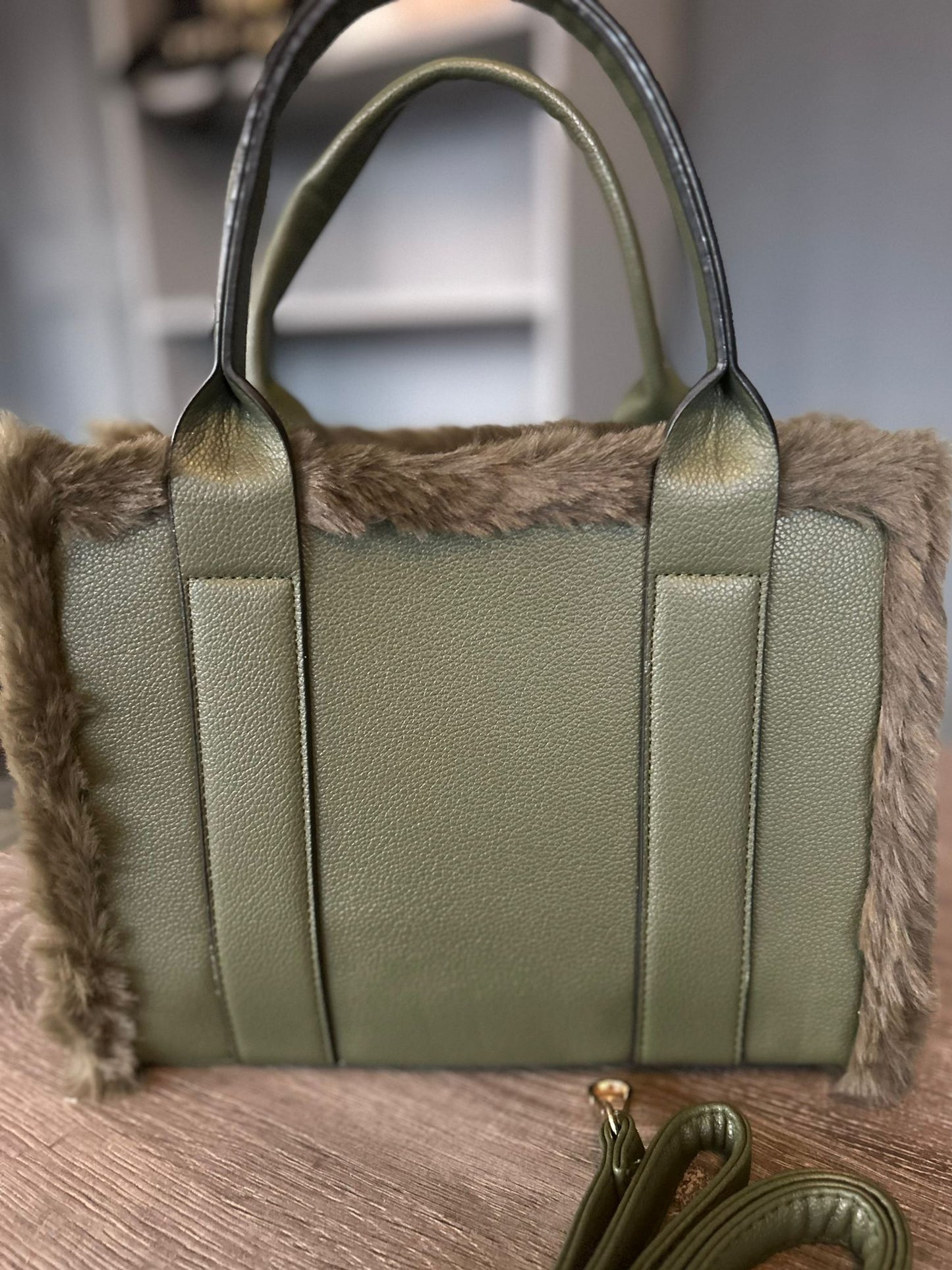 Frankie - Fur trim tote bag