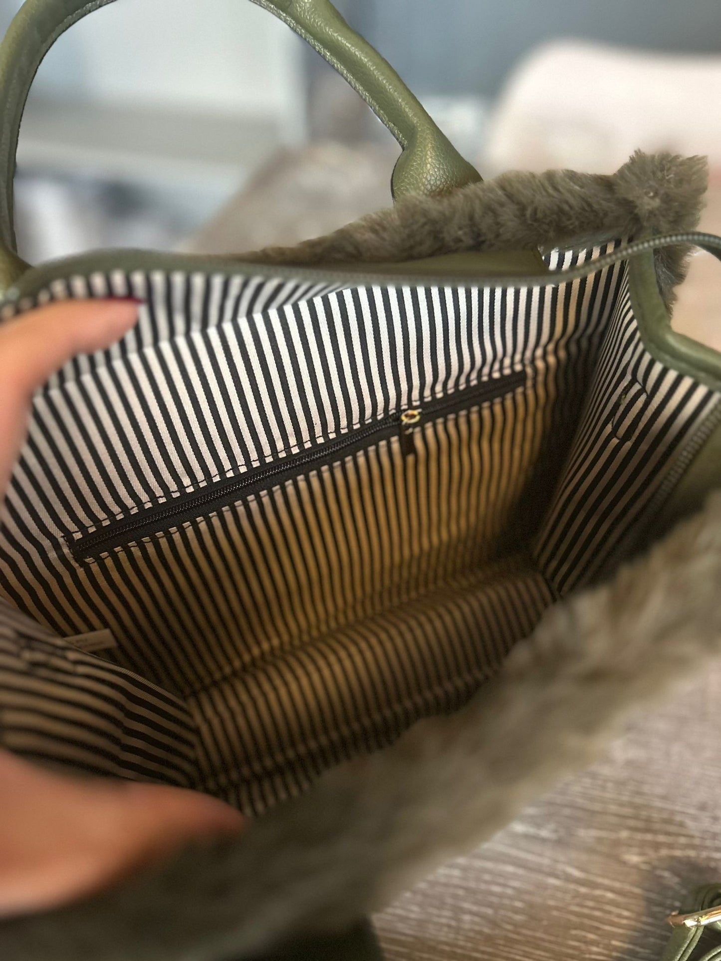 Frankie - Fur trim tote bag