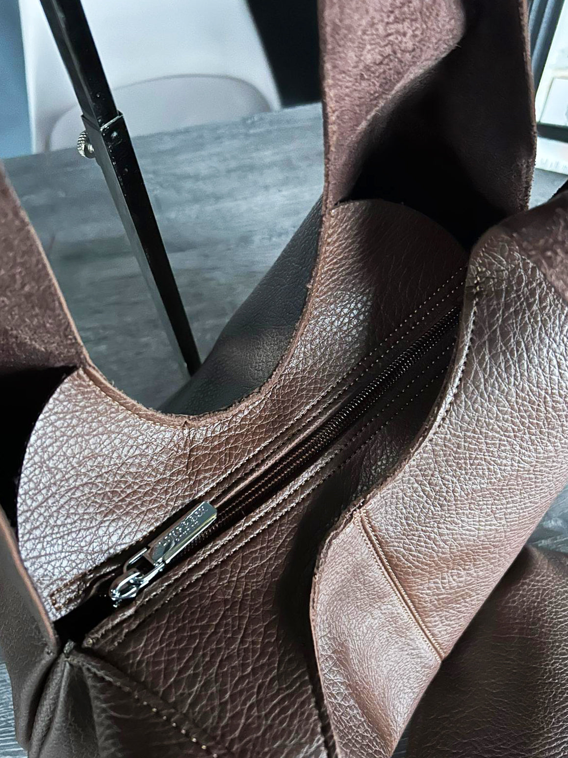 Sophia - Soft slouch shoulder bag with bag insert